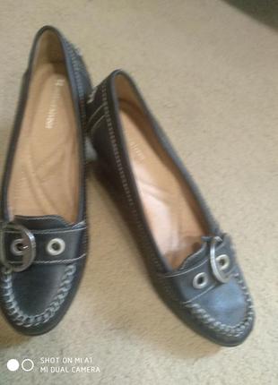 Туфлі на танкетці