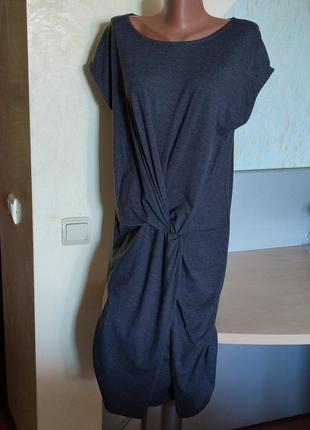 Елегантне сіре трикотажне плаття з вузлом1 фото