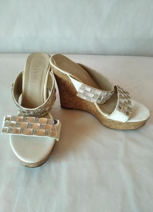 Босоножки платформа стразы