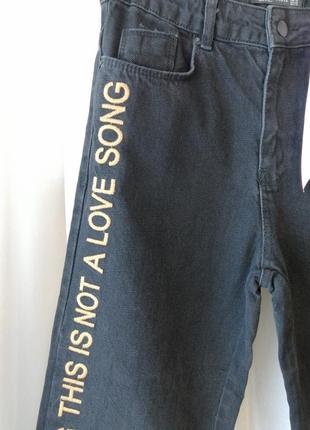 Неймовірно стильні круті тренди джинси кюлоти з написами вишивкою необроблений низ широка штанина еф9 фото