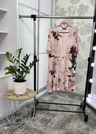 Ніжно-рожева сукня у квіти, р. 18