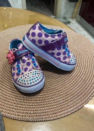 Класні кросівки, кеди, skechers!
