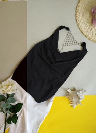 Чорний топ з відкритою спиною