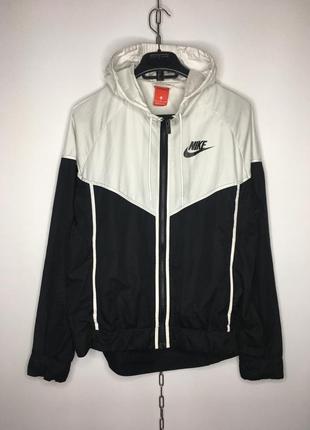 Оригінальна дуже крута жіноча бігова куртка nike windrunner nsw swoosh з нових колекцій