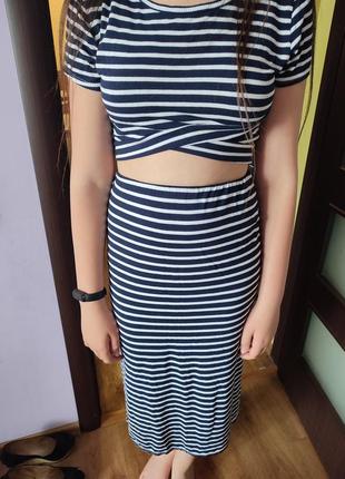 Костюм, топ и юбка миди