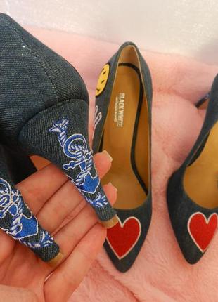 Джинсові взуття з пластирами та вишивкою на низькому каблуці, на вузькій нозі див. вимірювання вимір6 фото