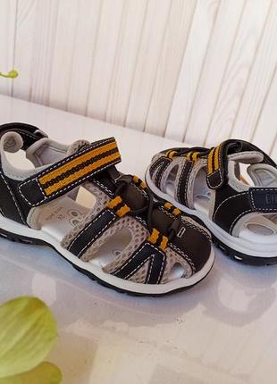 Нові закриті сандалі chicco callen