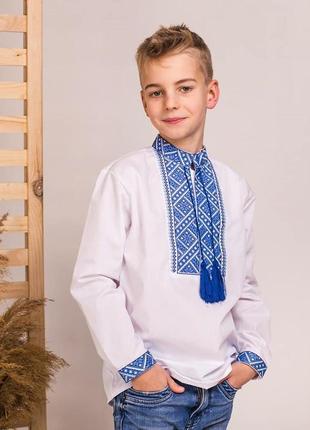 Вышиванка для мальчика ніжна вишиванка для хлопчика на сорочковій тканині