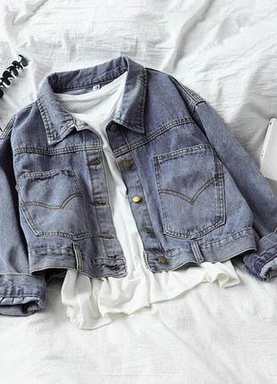 Джинсовці з гудзиками на спині