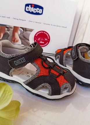 Нові закриті сандалі chicco школі, хто
