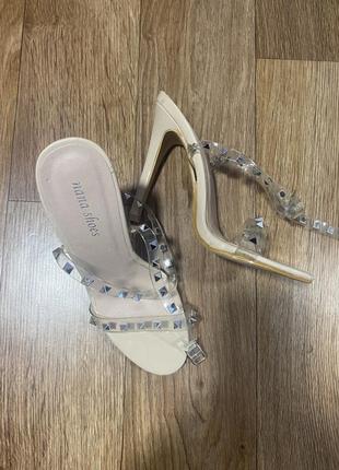 Босоножки бежевые силиконовые