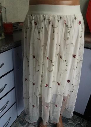 Моднейшая  длинная юбка с вышивкой1 фото