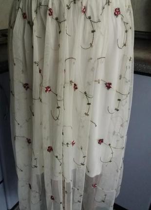 Моднейшая  длинная юбка с вышивкой3 фото