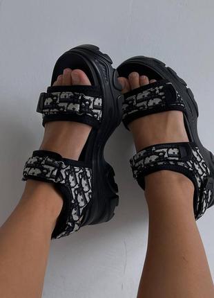 Жіночі шикарні чорні босоніжки на платформі в стилі sandals dior black бренд женские черные сандалии босоножки на высокой подошве3 фото