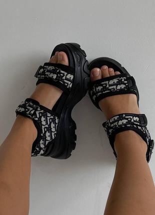 Жіночі шикарні чорні босоніжки на платформі в стилі sandals dior black бренд женские черные сандалии босоножки на высокой подошве1 фото