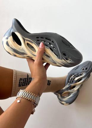 Adidas yeezy foam sales mtx moon gray новинка кросівки ізі адідас хіт сезону унісекс крутые кроссовки изи серые бежевые