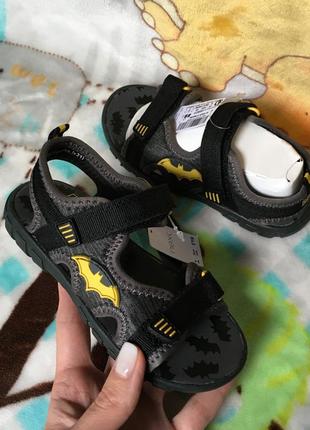 Босоніжки next batman