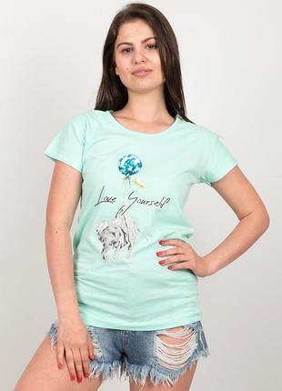 Стильная бирюзовая футболка с рисунком цвета