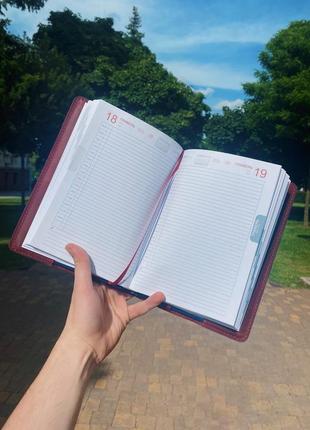 Яскравий шкіряний щоденник з індивідуальним гравіюванням2 фото