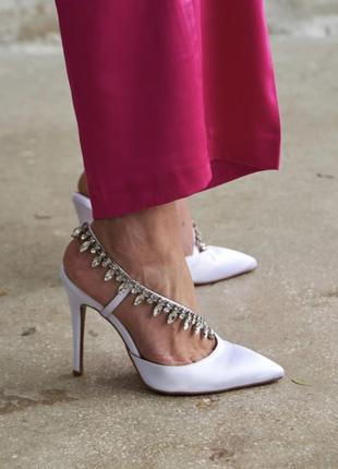 Неймовірно красиві атласні туфлі білого кольору 💎