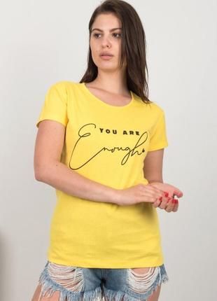 Стильна яскрава жовта футболка з написом