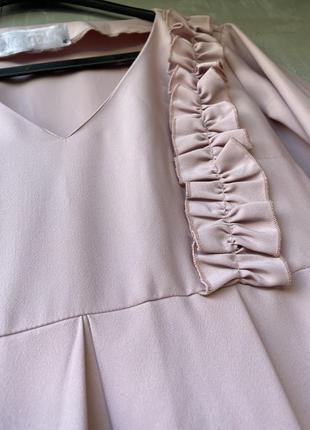 Нежное пудровое платье с рюшей montella6 фото