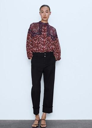 Блузка з об'ємними рукавами