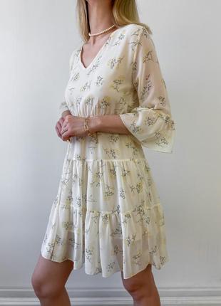 Шифонова молочна сукня в квітковий принт3 фото