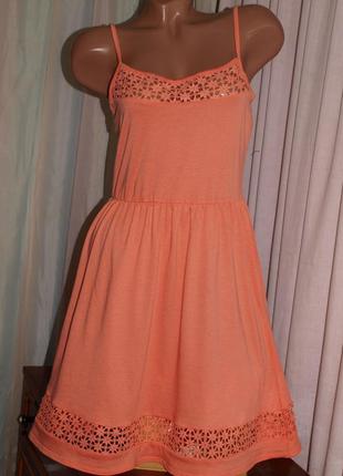 Нежное персиковое платье (s) 50% котон + вискоза ,с ажурными вставками, красивое.5 фото
