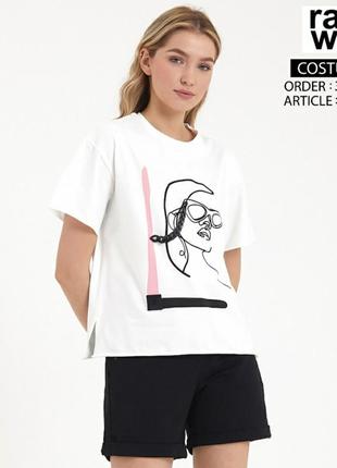 Костюм,футболка з шортами,річний,шорти подовжені,з ланцюгом,висока якість і стиль.