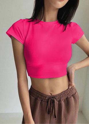 Коротка облягаюча футболка