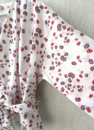 Блузочка японському стилі в квітковий принт на запах2 фото