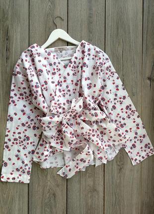 Блузочка японському стилі в квітковий принт на запах3 фото
