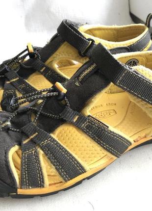Босоніжки keen 38-39р. оригінал