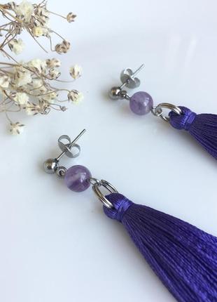 Фиолетовые серьги кисточки с аметистовой бусиной2 фото
