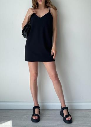 Чёрное трикотажное мини платье4 фото