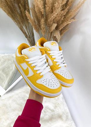 Жіночі кросівки nike dunk low yellow2 фото