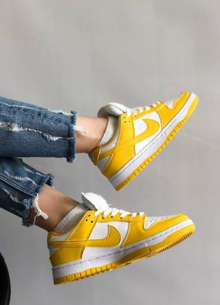 Жіночі кросівки nike dunk low yellow4 фото