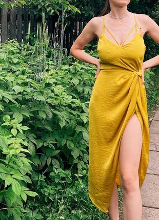 Горчичное платье с разрезом 3