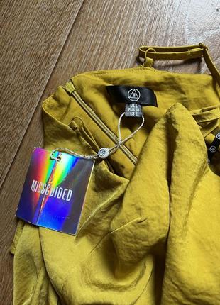 Горчичное платье с разрезом 4