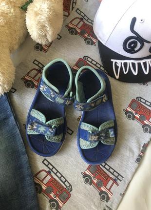 Clarks босоніжки 27 28