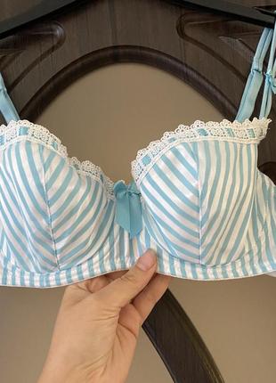 Шикарний, в блакитну, смужку бюстгальтер