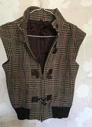 Вовняна жилетка benetton