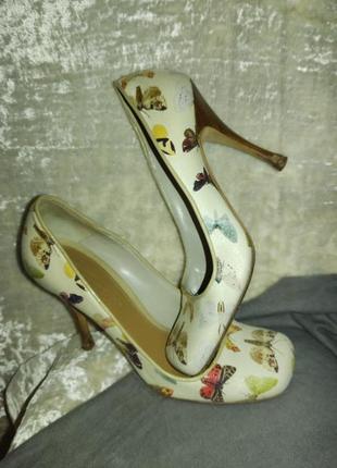 Крутые туфли с бабочками alexander mcqueen (коллекция 2005 года)5 фото