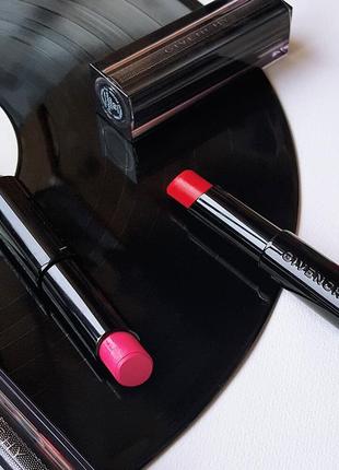 Помада givenchy monumental mallow hybrid shoes vinyl bond lipstick 06