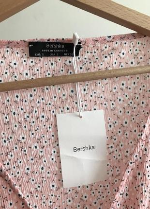 Блуза в квіти bershka4 фото