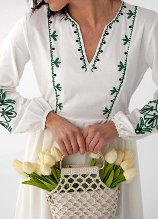 Жіноча сукня-вишиванка пишного крою 4