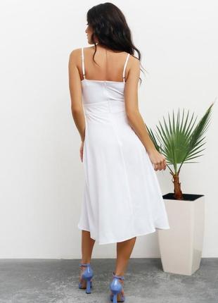 Белое платье на бретельках с завязкой3 фото