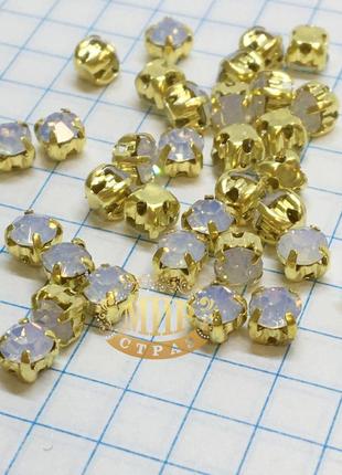 Круглые стразы чатоны в золотых цапах, размер 4мм, цвет white opal, 1шт