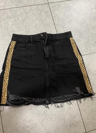 Чёрная джинсовая юбка